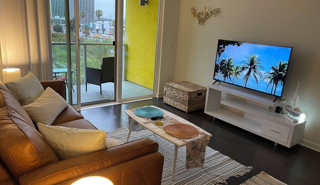 Pool view breathtaking Studio in heart of Marina Del rey free parking