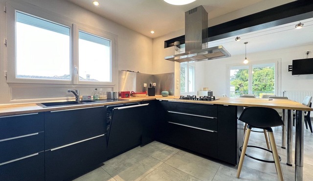 Pool-view holiday home in Toulouse