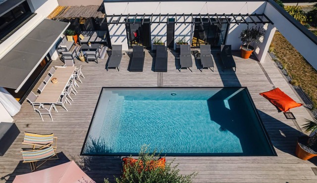 Pool villa