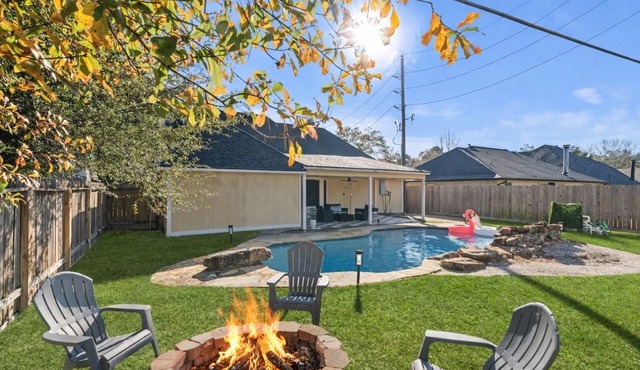 Pool Villa- Near Airport & Downtown, Fire pit, Foosball