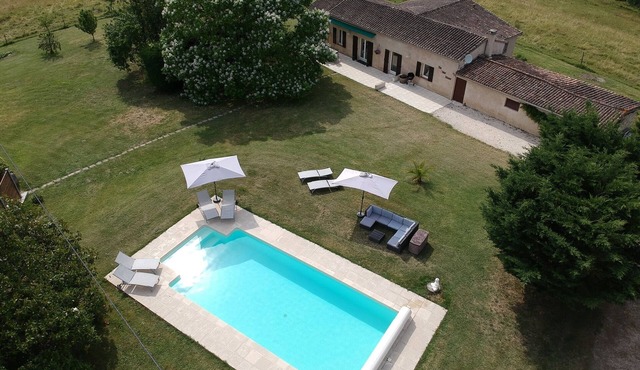 Pool, Wine and wonderful views.