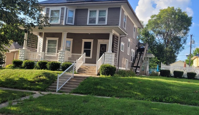 Pool with 5 beds downtown