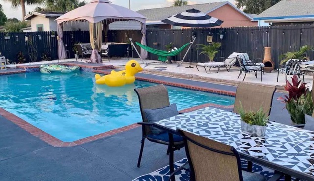 PoolHouse@CabanaClub907, Sleeps 9/fur babies welcomed
