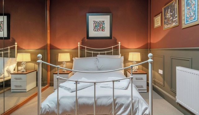 Pools Cottage 6 - Collectors Trove