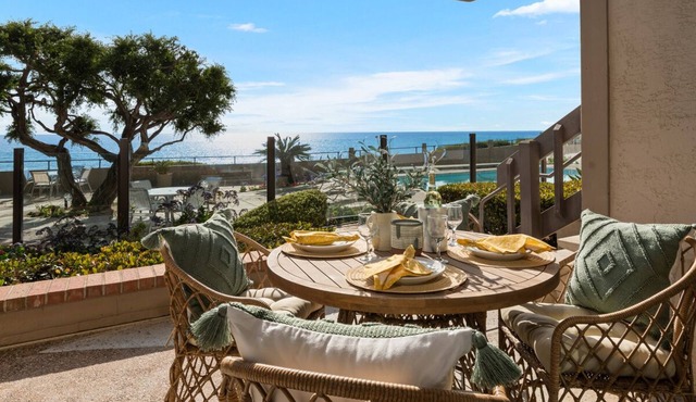 Poolside and Beachfront Remodeled Close to Everything!