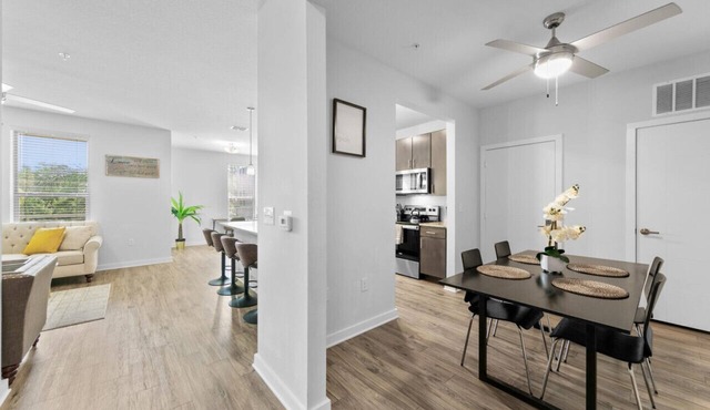 Poolside Bliss: Stylish 1BR Unit in Resort Complex