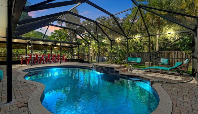 Poolside Cocoa Oasis w/Tiki Bar!