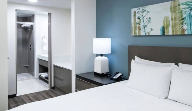Poolside Comfort in Tempe – Walk to Lake Trails, Dining, Shops & More - 2 Units
