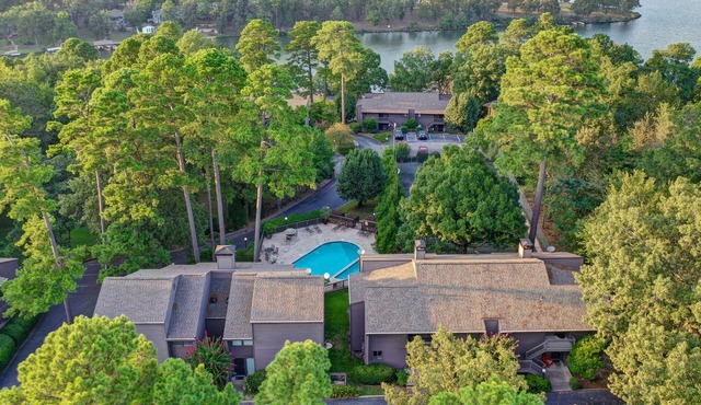 POOLSIDE Condo Perfect for a Family Getaway