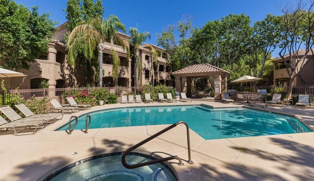 Poolside Condo - Prime North Scottsdale - Walk To Shops, Dining And Trails