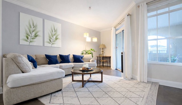 Poolside Condo- Zero Stairs -Clearwater Beach Area - Heated Pool - Free Parking