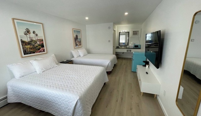 Poolside Double Queen Room (main level)