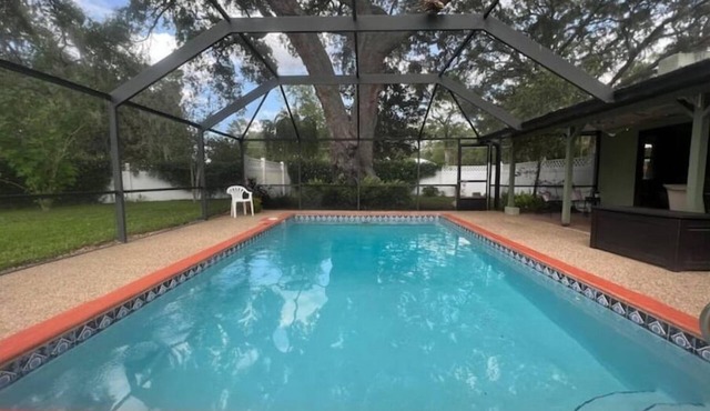 Poolside Family Retreat- Near the Springs & Ocala National Forest. Pet friendly