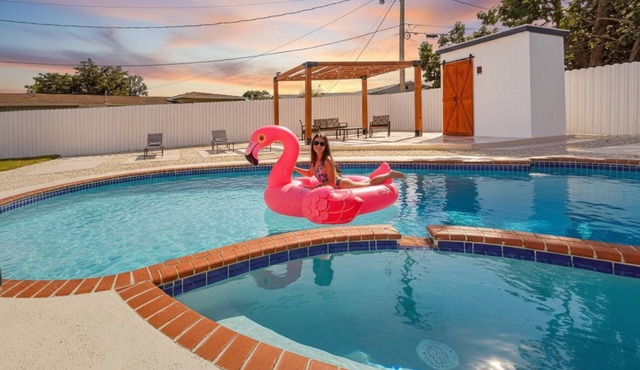 Poolside & Game Room Fun Near Hard Rock & Beach