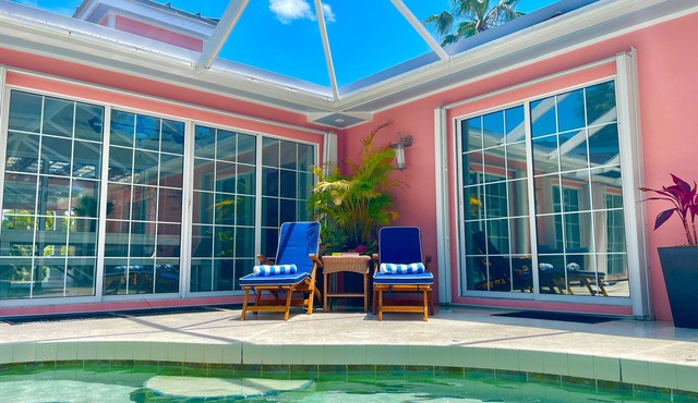 Poolside Garden Oasis Beach House in Venice