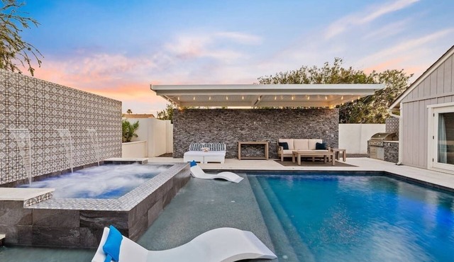 Poolside Haven, Scottsdale Luxury Getaway