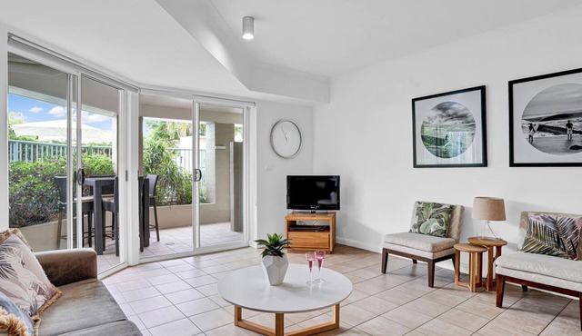 Poolside - Iluka - Palm Beach by Beach Stays