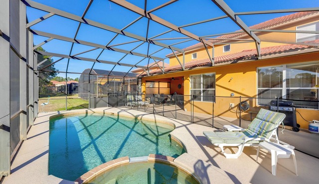 Poolside Living: Family Retreat 12 Mi to Disney