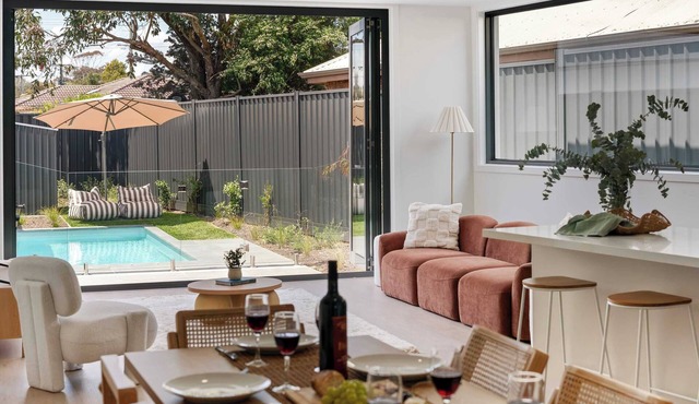 Poolside Luxury Villa - Heated Pool, Beach 3min