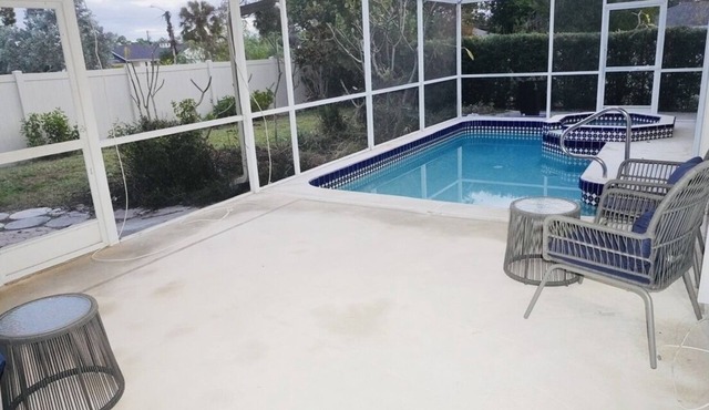 Poolside Oasis-5 Miles from Venice Beach
