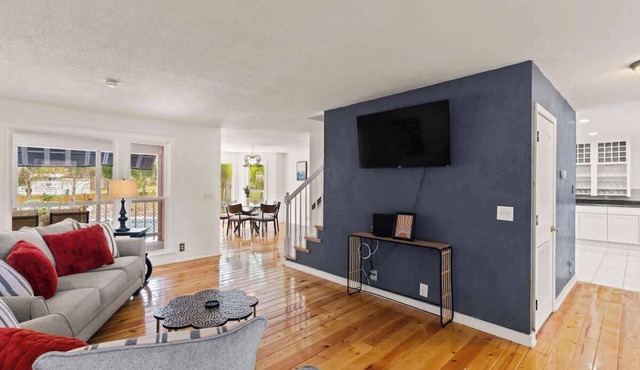 Poolside Oasis - Ask about snowbird specials!