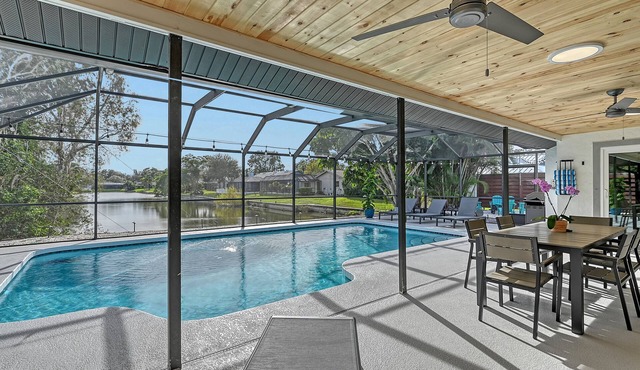 Poolside Oasis - Modern spacious 3 bedroom, 2 bathroom private pool home in Sarasota near Siesta Key