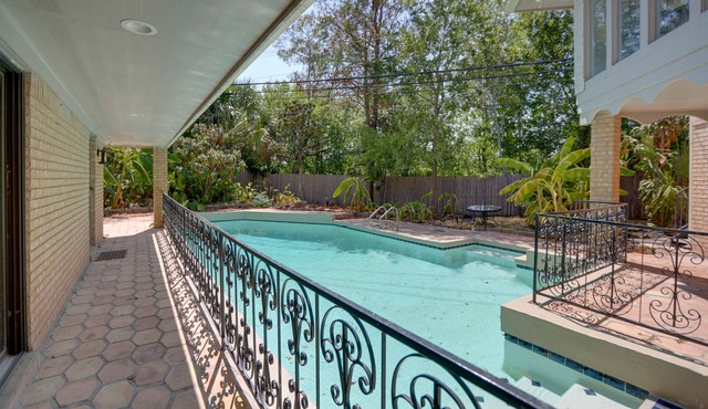 Poolside Oasis Near Medical Center & NRG Stadium!