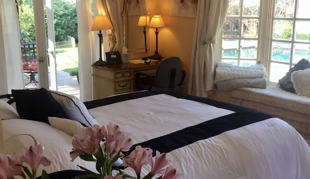 Poolside Oasis King/Parking/Netflex/BBQ/Spa/Laundry 1 Acre Gated Estate !