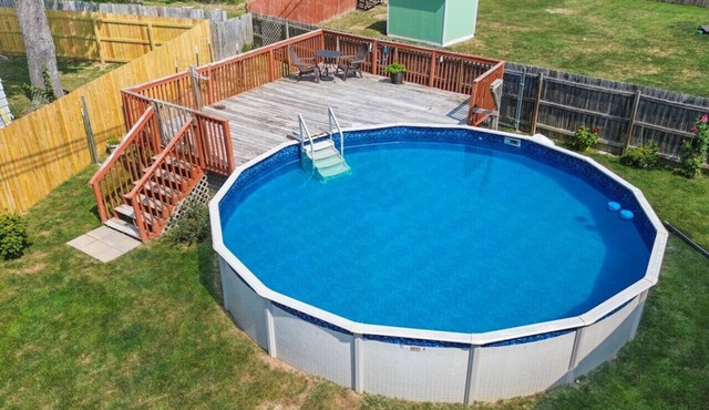 Poolside Palisade - A Fun Family Retreat for 6