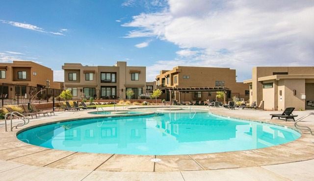 Poolside Palisades