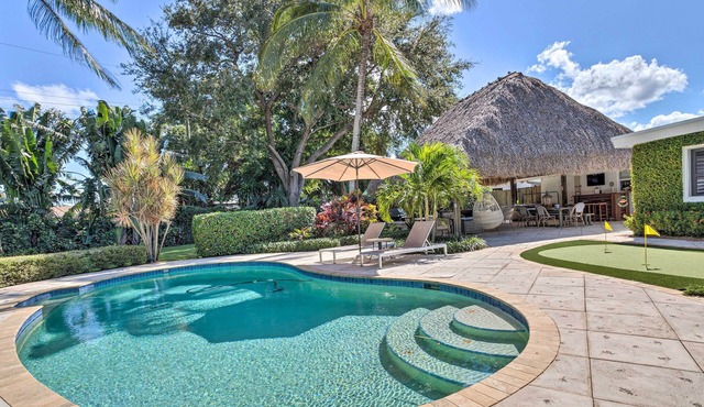 Poolside Paradise w/Tropical Hut in Palm Beach