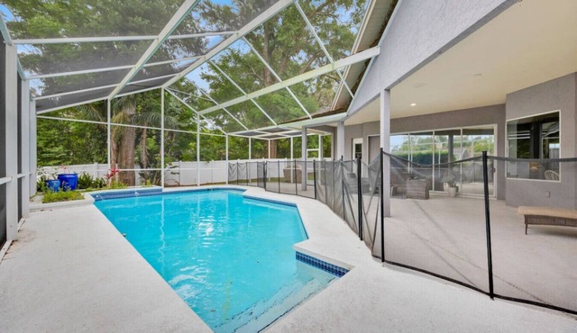 Poolside Paradise | 30 Min From Disney | Pool | Patio