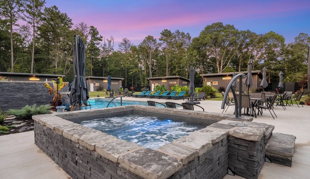 Poolside Paradise for Grown-Ups – Hot Tub, Fire Pit, and Chill Vibes Home 2