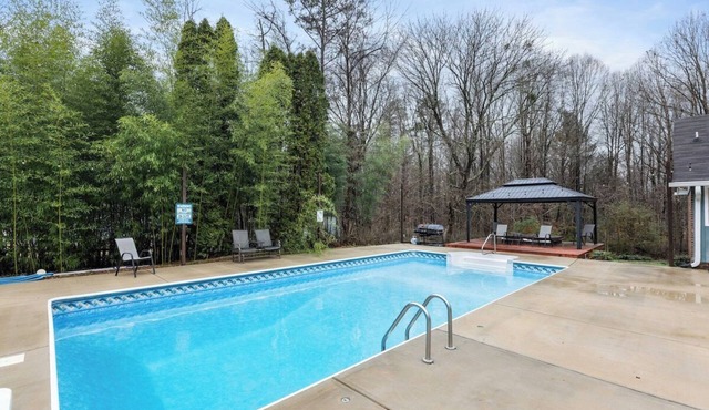 Poolside Paradise in the Heart of Charlotte