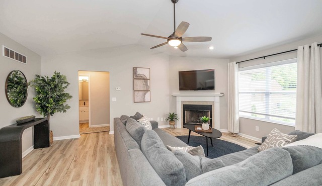 Poolside Paradise Near the Ark