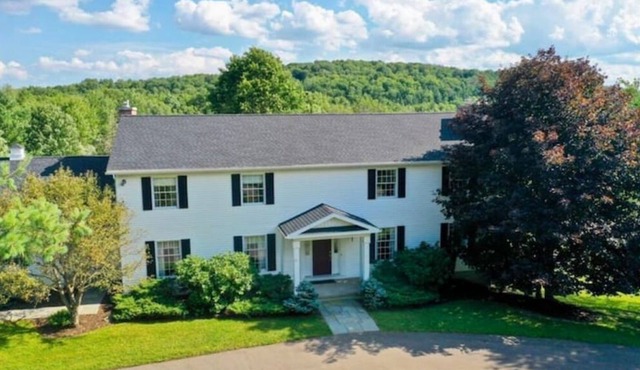 Poolside Paradise on 15 acres (family- and pet-friendly)