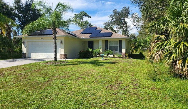 Poolside Paradise - 3BR/2BA Home in Rotonda Lakes heated saltwater pool