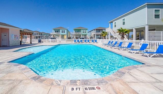 Poolside Paradise w/King Suite - Beach and Boat Ramps Just a Few Minutes Away