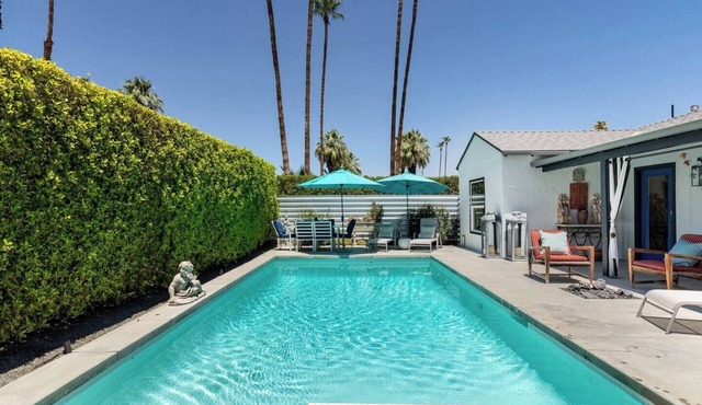 Poolside Perch - New Listing - Downtown Adjacent