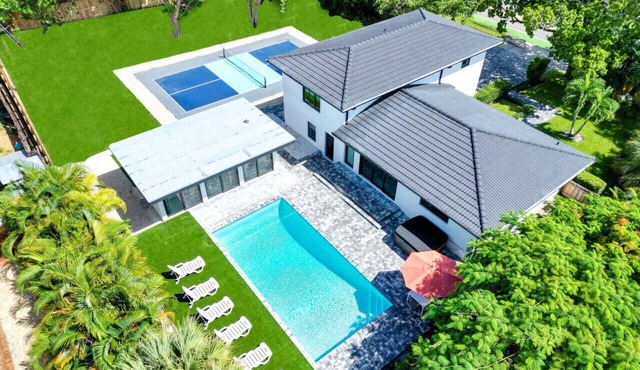 Poolside Retreat | Near the Ave
