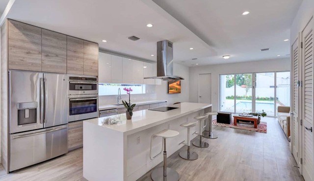 Poolside Sanctuary 4B 4B heated pool ,Jacuzzi 1Gb internet.