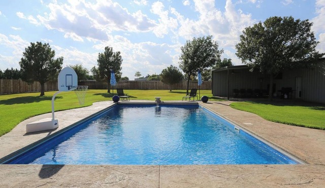 Poolside SW Vista Escape 6 Bedroom Just 20 Minutes to Tech
