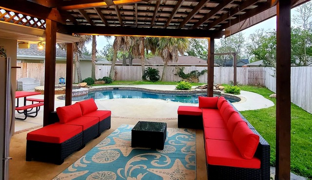 Poolside Triple Suite Retreat near casinos