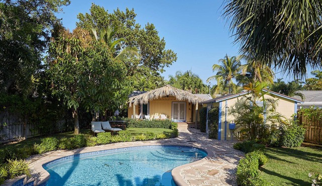 Poolside Villa & Cottage w/3b/3ba, Steps 2 Water