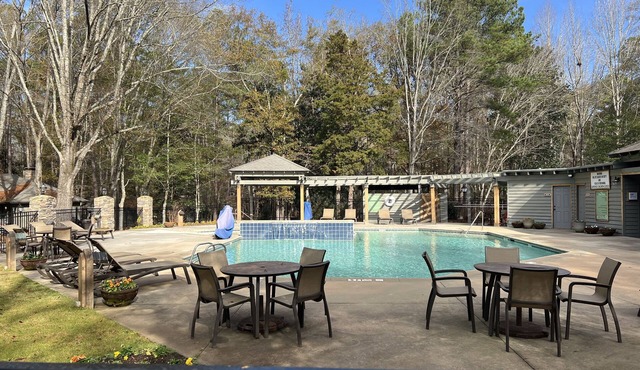 Poolside Villa Near Callaway