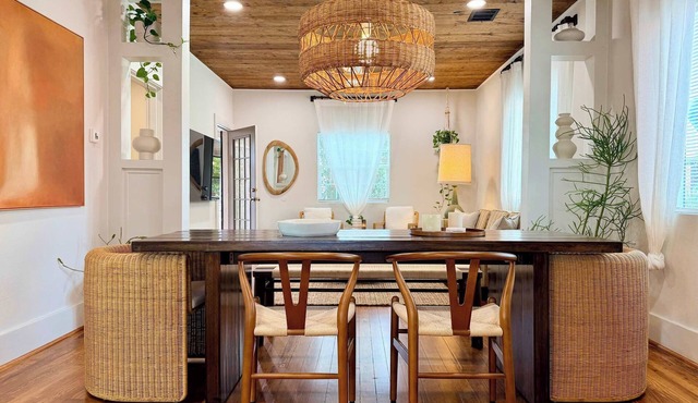 poolside villa w/hot tub, Easy World Cup Access