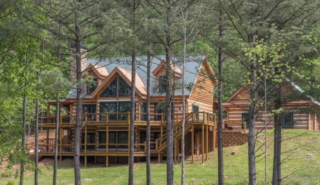 Pop's Mountain Lodge on Lake Nottley. 5 bdrms-Wifi- jacuzzi-outdoor fire pit
