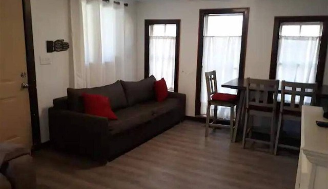 Pope's Museum Private Guest House on Historic Grounds. Pet-Friendly