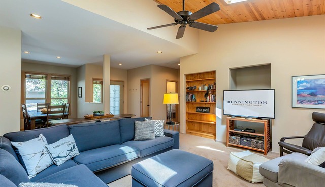 POPL15-Contemporary Sunriver Getaway | AC, Hot Tub