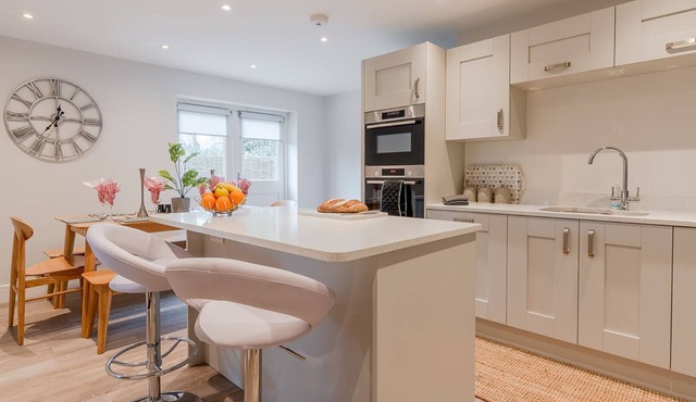 Poplar House - sleeps 8 guests in 4 bedrooms